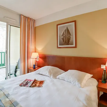 Pierre And Les Grands Pins *