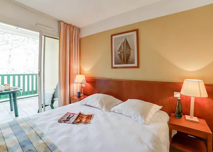 Pierre And Les Grands Pins *