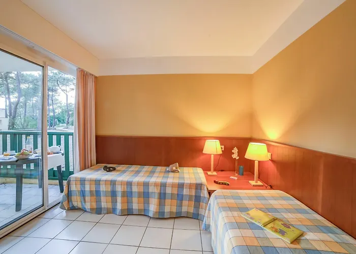 Pierre And Les Grands Pins Carcans