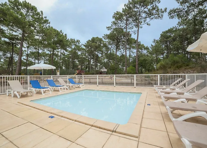 Pierre And Les Grands Pins Hotell