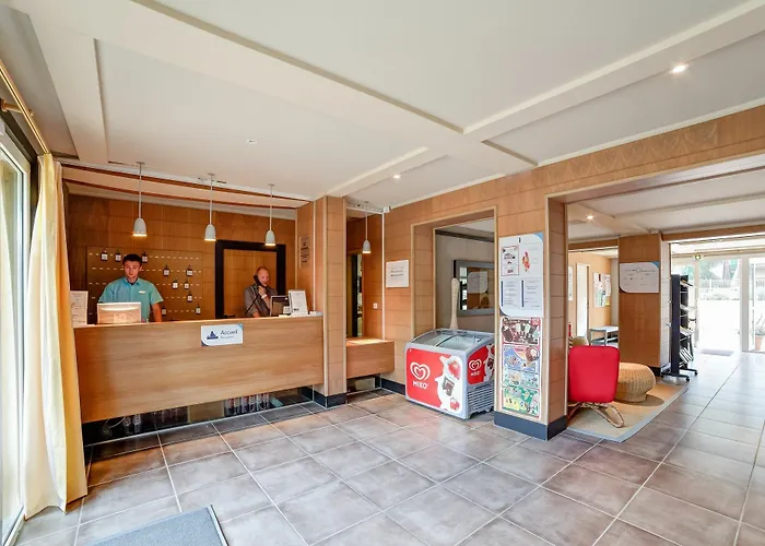 Pierre And Les Grands Pins Carcans