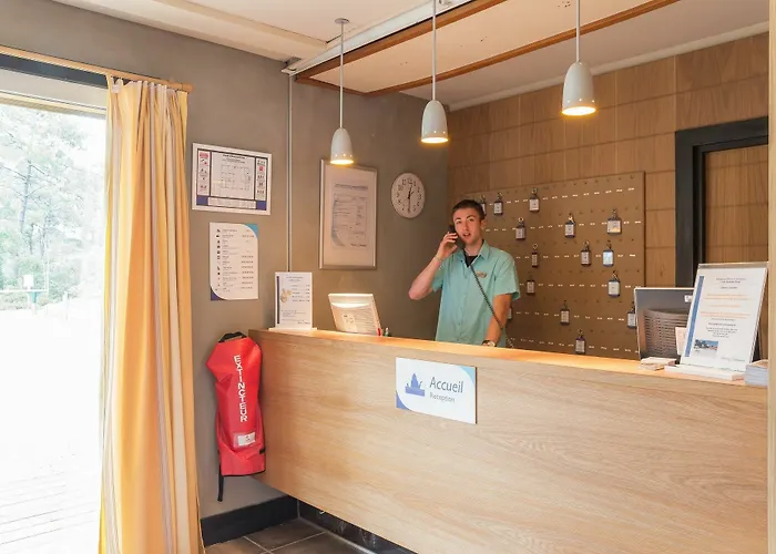 Pierre And Les Grands Pins * Carcans